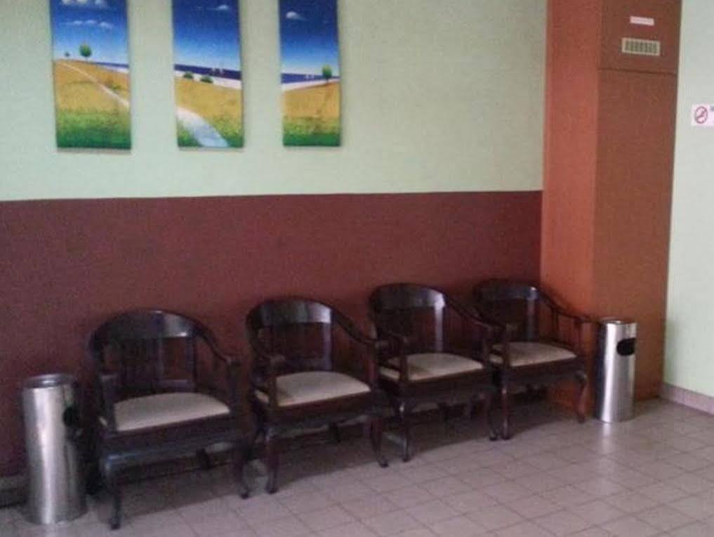 Laila Inn Kuching Esterno foto